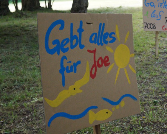 Rote Socken an den Füßen – Joe im Herzen